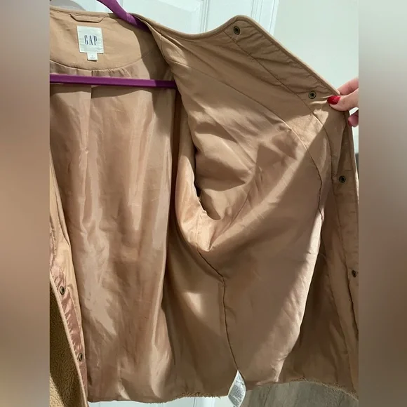 GAP Women’s Cozy Sherpa Collarless Jacket - Picture 8 of 11